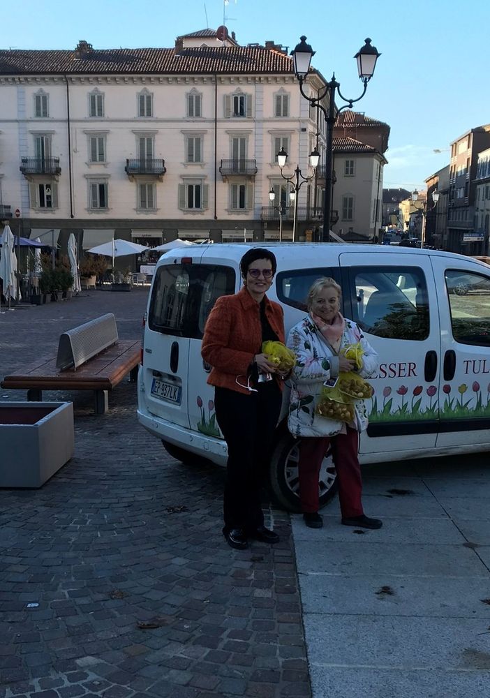 consegna nel cortile del municipio
