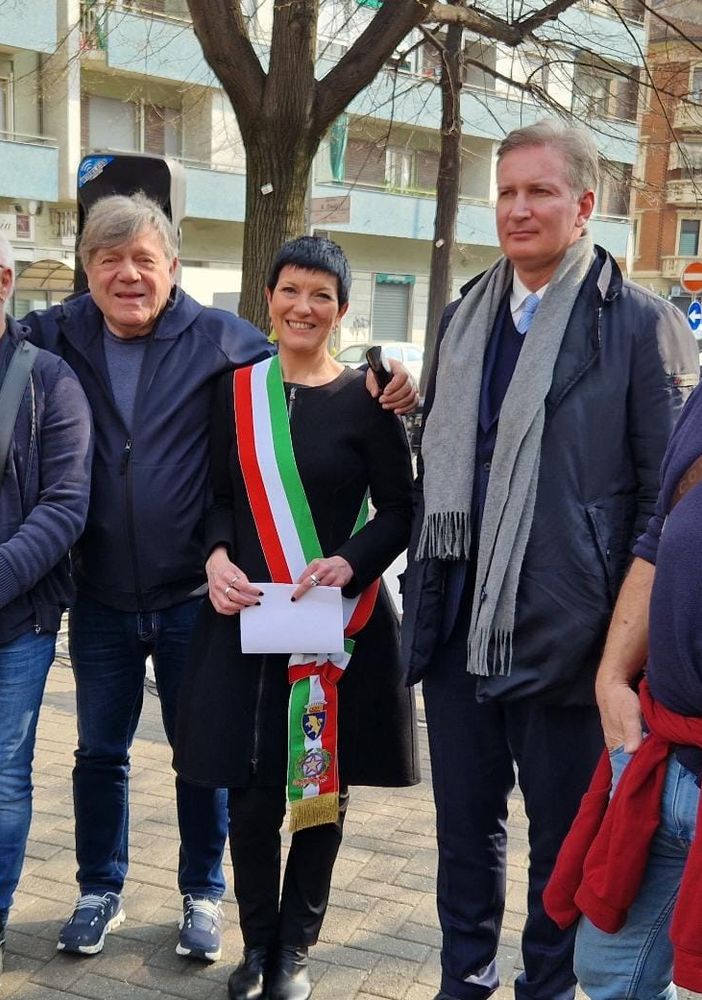 La Città e i “Nomadi” inaugurano una targa in memoria del bassista Dante Pergreffi