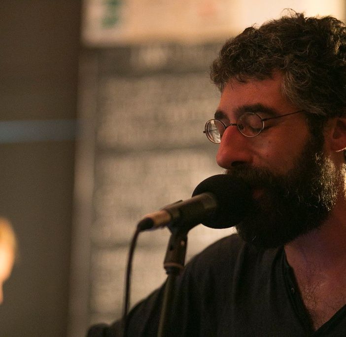 Francesco Cavecchi in concerto a Off Topic per presentare il neonato “Carsico”