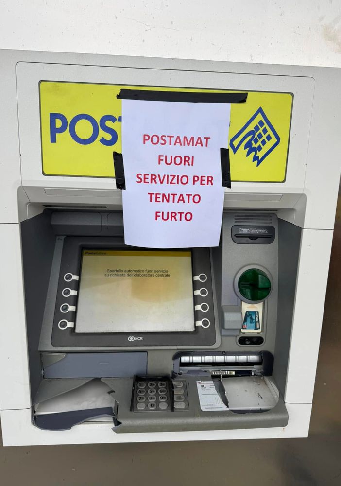 I ladri hanno provato a far esplodere il postamat