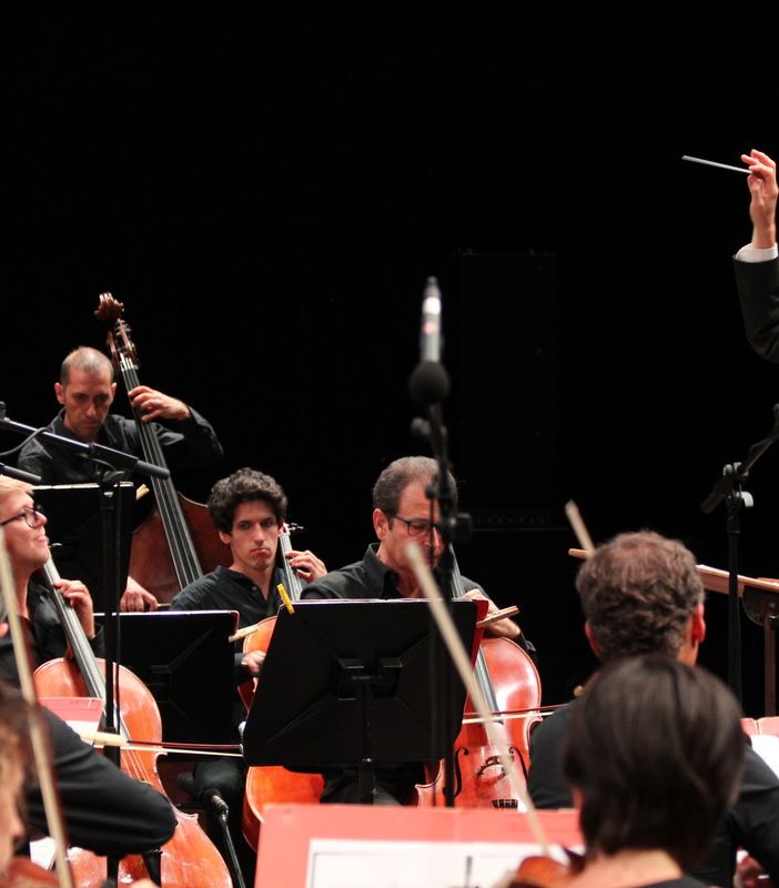 La linea del tempo corre da Brahms a Debussy con l'Orchestra Filarmonica di Torino