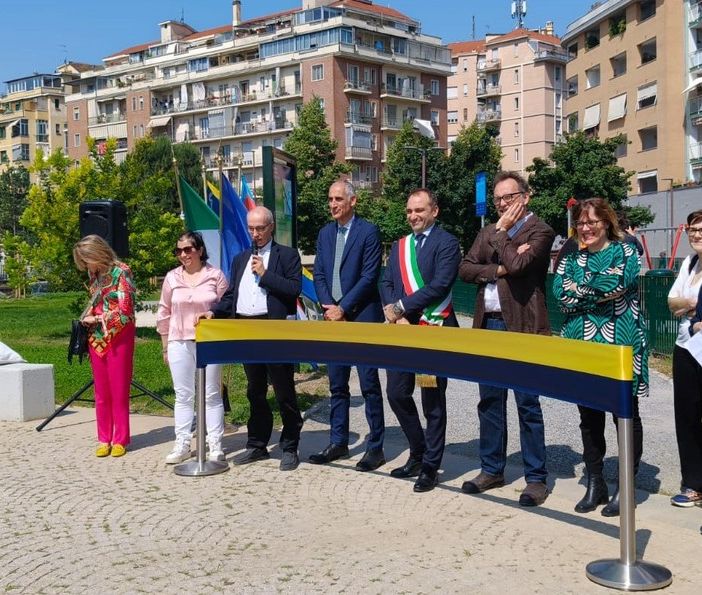 Nuovi giochi, campi da basket, calcetto e ping pong: così rinasce il giardino di via Saint Bon