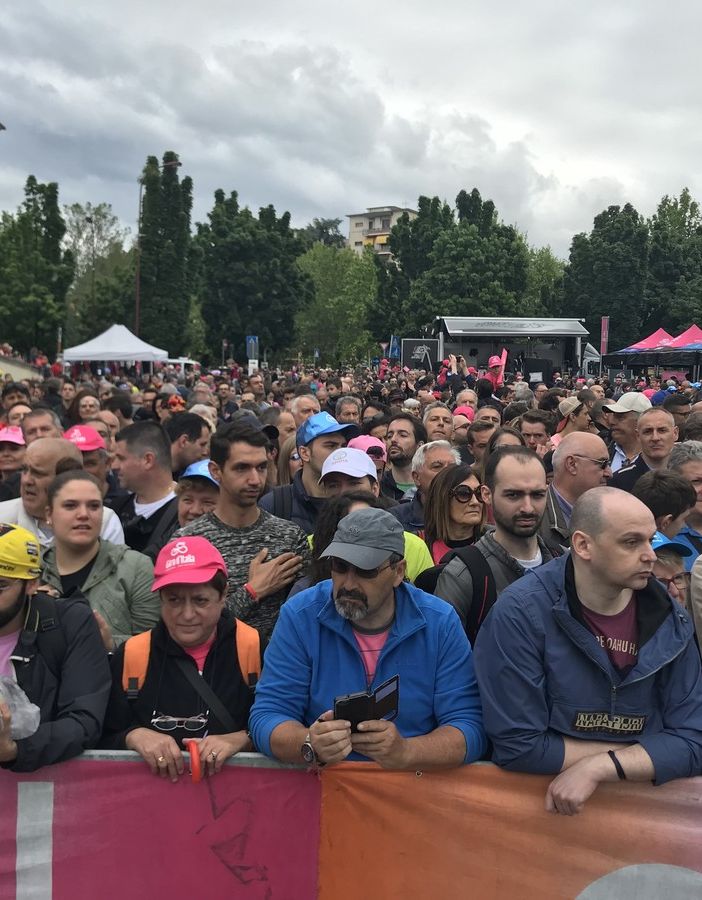 Ivrea “la Bella” si tinge di rosa: grande festa per la partenza del Giro d’Italia