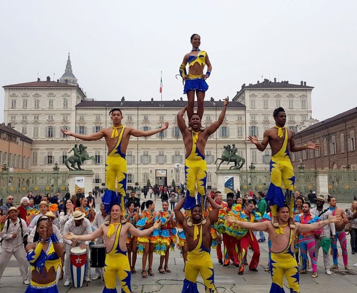 Flashmob di CirCuba questa mattina in Piazza Castello