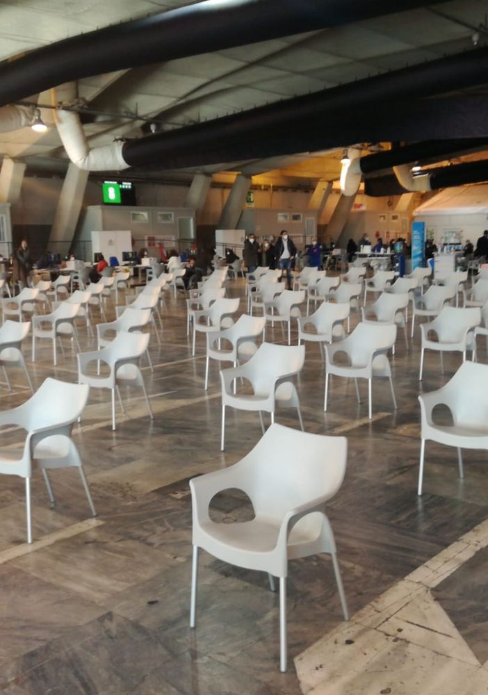 sedie sala d'attesa Hub Valentino