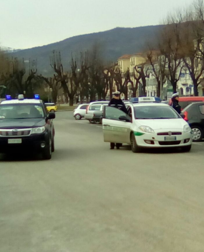 Pinerolo, caccia ai parcheggiatori abusivi