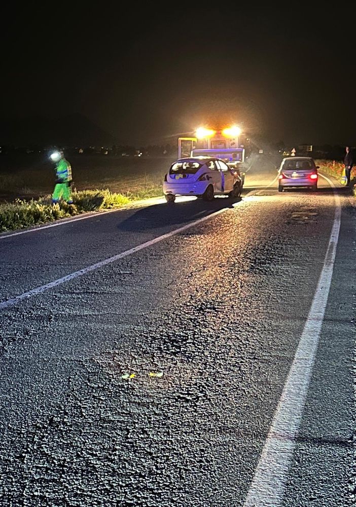 Auto esce fuori strada tra Scalenghe e Airasca