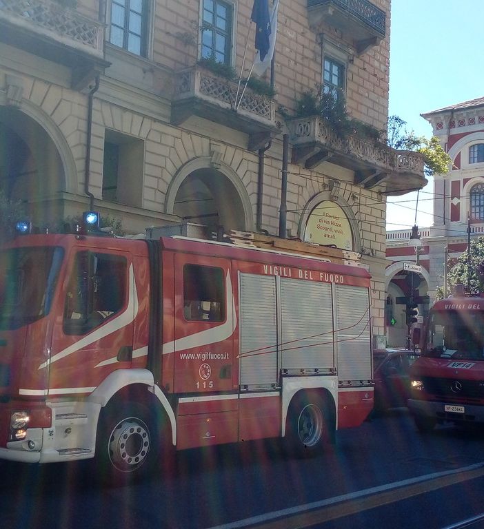 Sospetta fuga di gas tra via Saluzzo e corso Vittorio a Torino: chiuso un tratto di strada (fotogallery)