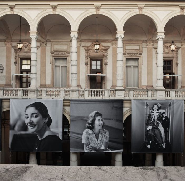 Allestimento nel cortile dell'Università