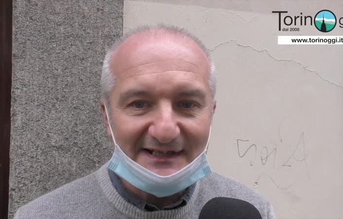 Igor Boni, leader dei Radicali in Piemonte, con mascherina (abbassata)