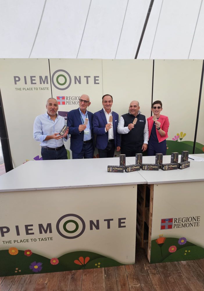 Il Pinguino di PEPINO compie 85 anni e si presenta nella nuova proposta con il GRANULATO alla Nocciola