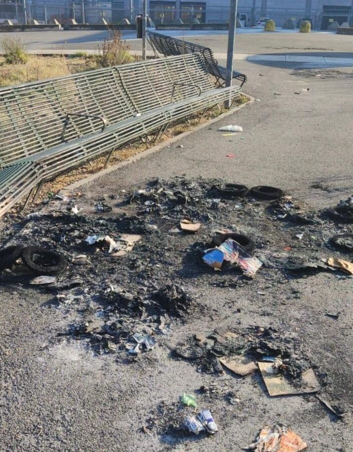 rimasugli di petardi e botti in strada