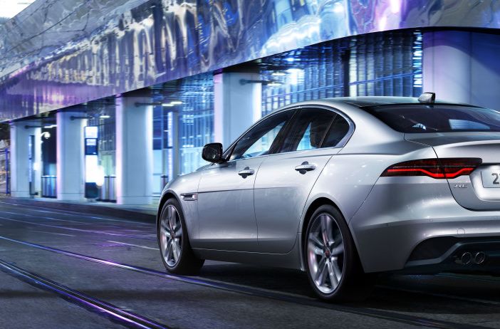 Jaguar XE: nuove tecnologie connesse e alimentazione mild-hybrid