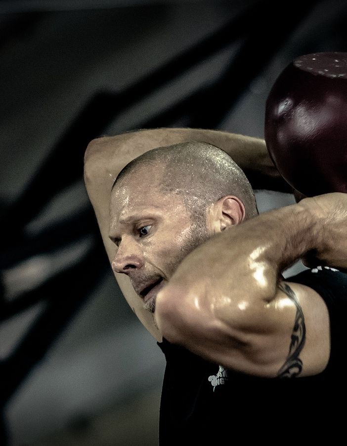 Kettlebell: storia e caratteristiche di questo oggetto così noto in ambito sportivo