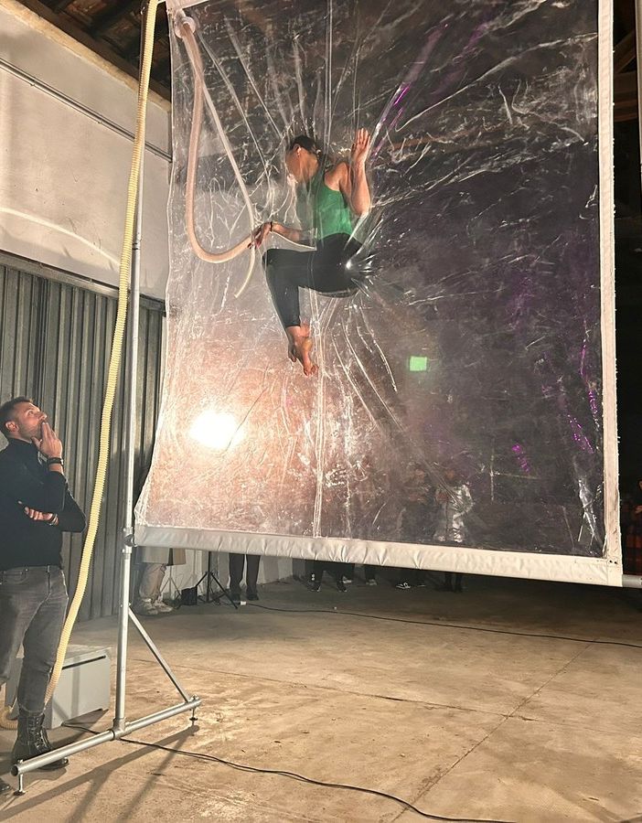 La performance di Lawrence Malstaf