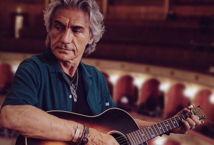 Luciano Ligabue: l’emozione di “Dedicato a noi” continua nei teatri più belli d’Italia