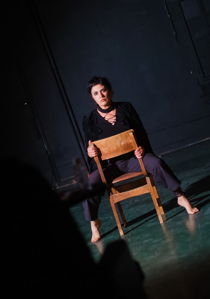 Novembre in Sala Scicluna, tra performance create sul momento e manifesti storici sui diritti delle donne