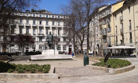 Piazza IV Marzo, prosegue la sistemazione a verde grazie alla collaborazione dell’associazione Porta Doranea