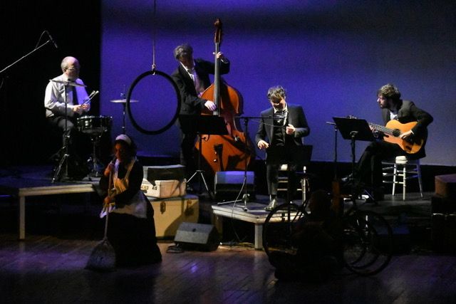 artisti sul palco