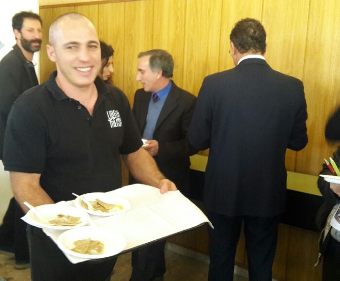 A cena in carcere: inaugurato il ristorante gourmet &quot;Liberamensa&quot;, dove chef e camerieri sono i detenuti