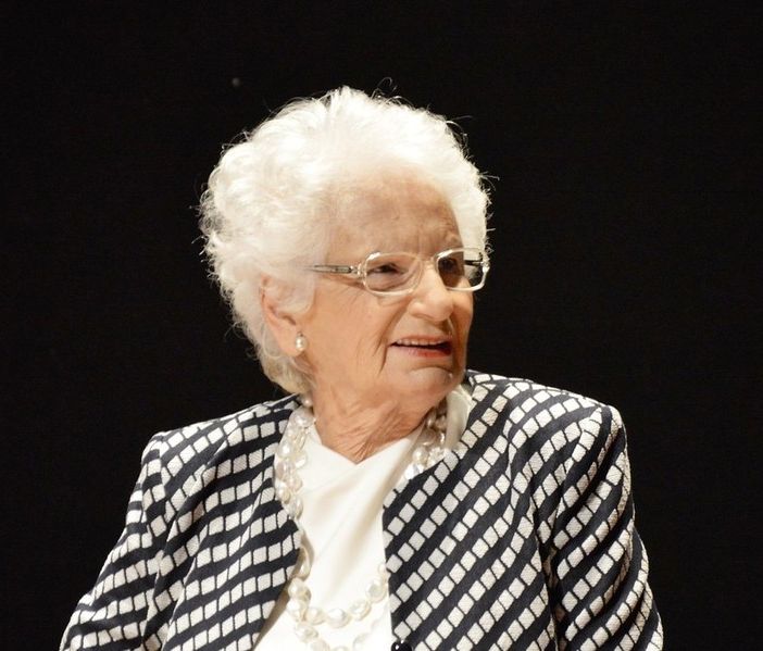 Il Comune anticipa i tempi dopo le minacce: Liliana Segre diventerà cittadina di Torre Pellice