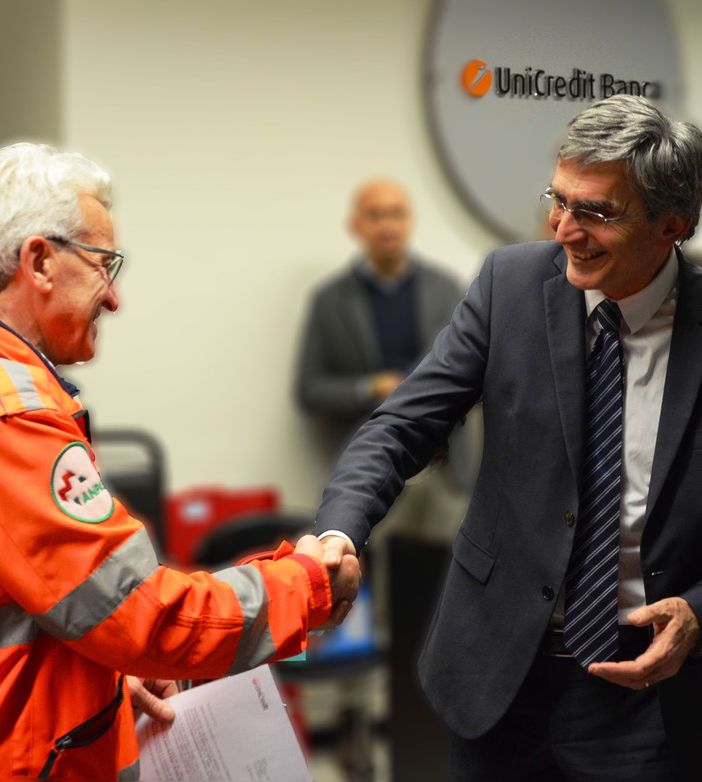 Alla Croce Verde Cumiana nuovi defibrillatori e ausili per anziani e disabili