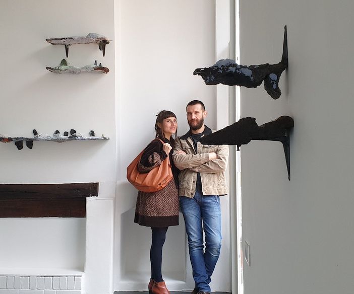 Chiude, con grande afflusso dei visitatori, ma prosegue online la mostra “dona ferentes” di Manuele Cerutti e Francesca Ferreri