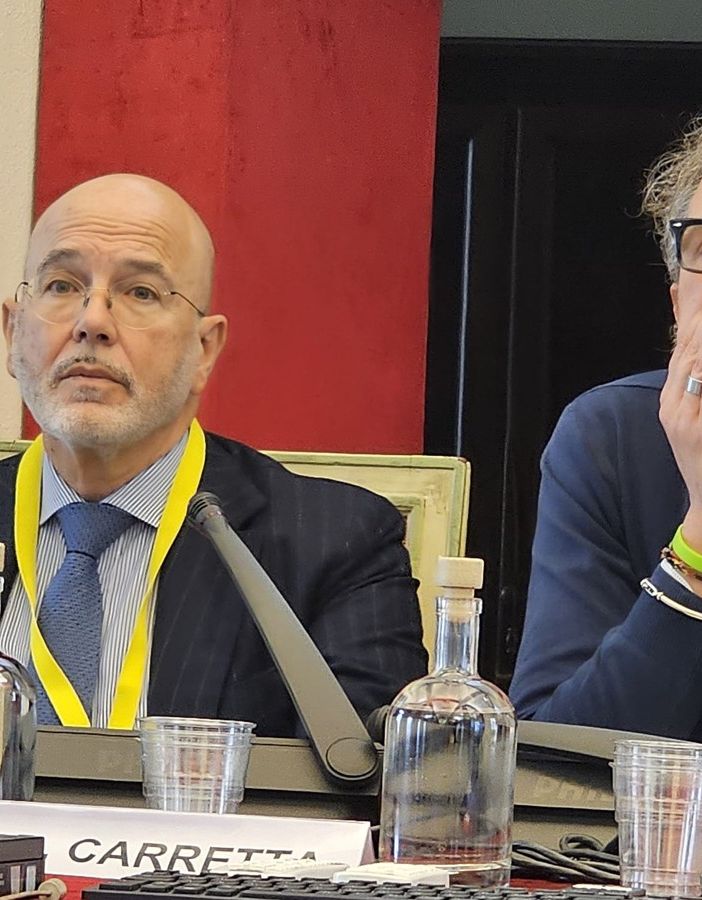 Abusivismo e falso in bilancio: nuovi guai per Massimo Segre (qui con l'assessore Mimmo Carretta)