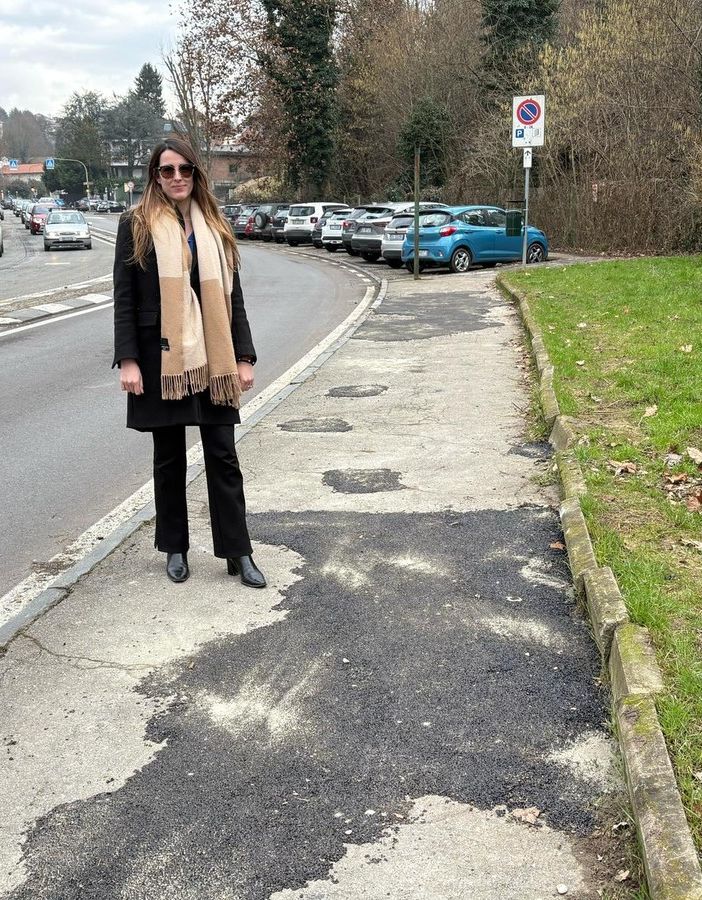 La consigliera Pratis in viale Thovez