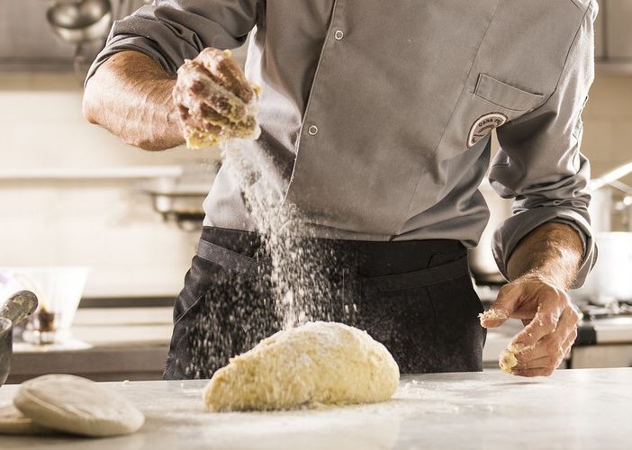 La box degli chef stellati ai più poveri: l’iniziativa di Banco Alimentare del Piemonte in delivery