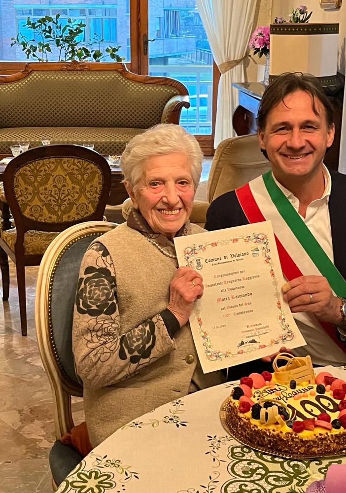 Una centenaria a Volpiano: Maria Raimondo festeggiata dal sindaco Panichelli