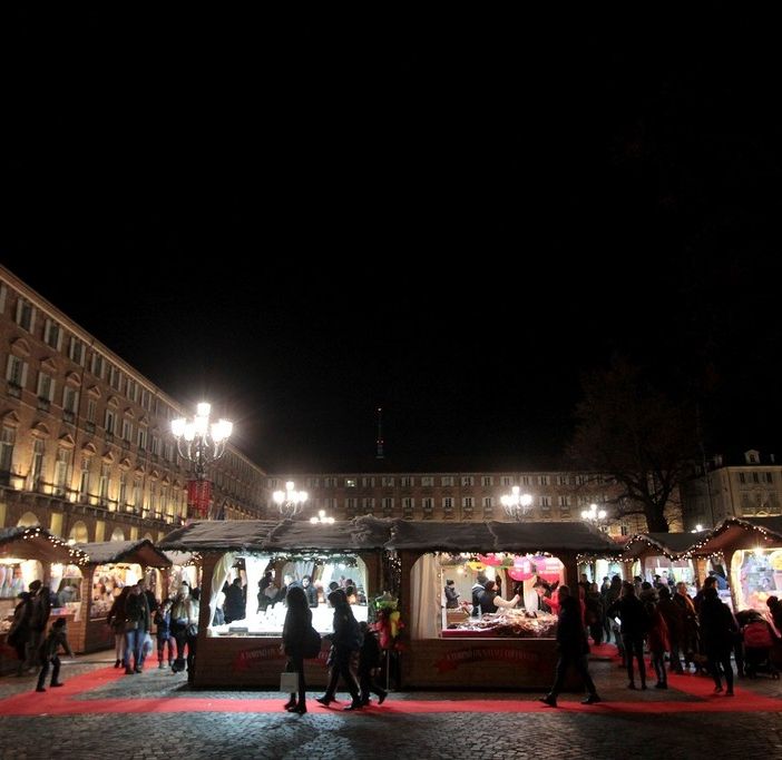 A Torino &quot;Un Natale magico&quot;: domani al via i mercatini e la pista di pattinaggio