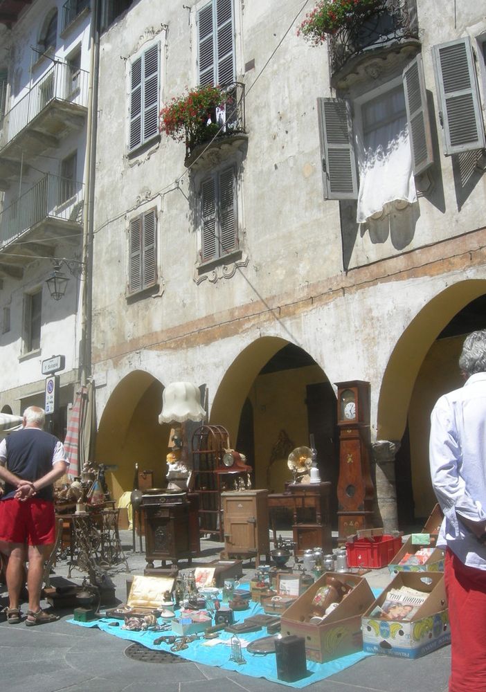 Giaveno si prepara per l'appuntamento del Mercato delle Pulci