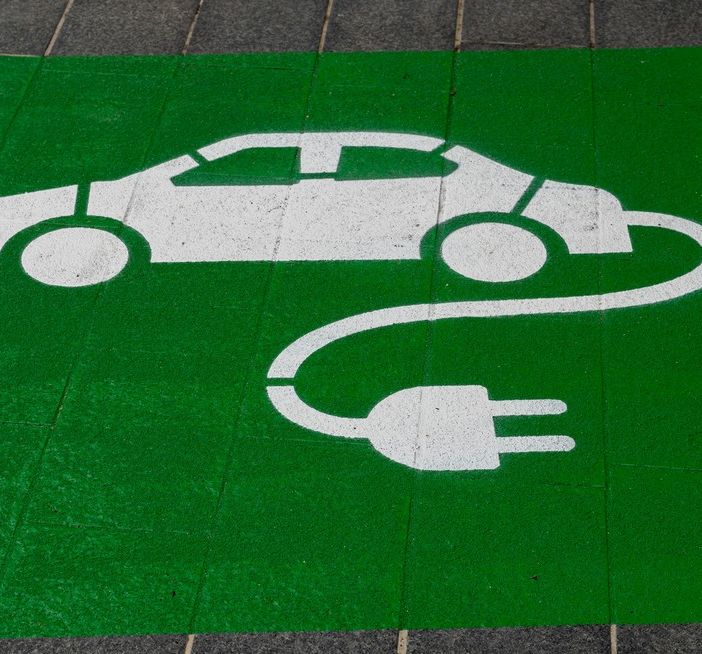 Torino studia una mobilità elettrica alternativa alle paline di ricarica: lo &quot;scambio&quot; di batteria - tramite Unsplash