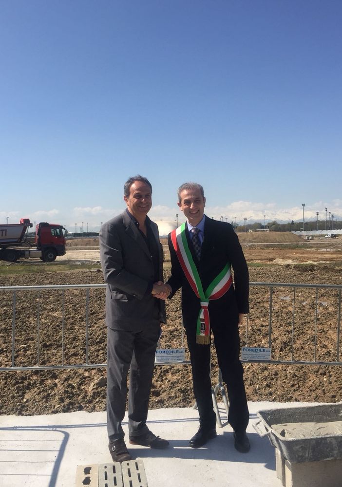 Posata la prima pietra del Retail Park di Mondojuve a Vinovo, diventerà il parco commerciale più grande del Piemonte. A fine progetto più di mille nuovi posti di lavoro (FOTO e VIDEO)