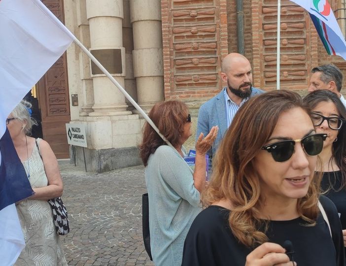 Il tour nelle spiagge di Fratelli d'Italia arriva anche a Torino, Montaruli: &quot;Prendiamoci cura degli anziani&quot;