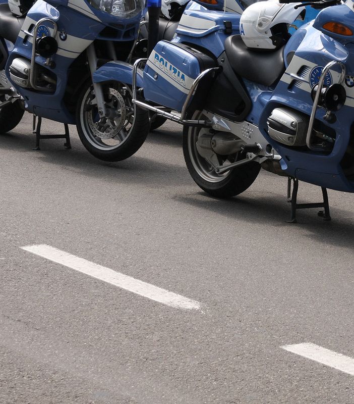 Odore di cannabis da un alloggio in Lingotto: 26enne arrestato per spaccio dalla polizia