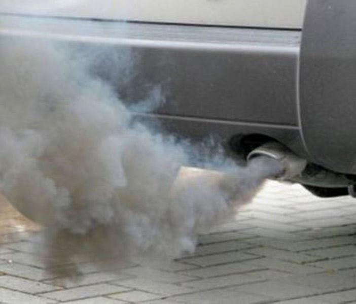 Smog, torna ad accendersi il semaforo arancione: quali vetture non potranno circolare