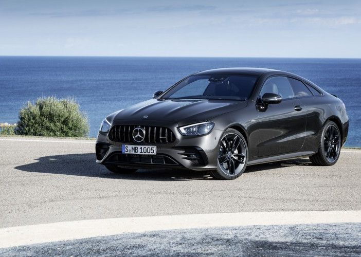Nuova Mercedes-AMG E 53 4MATIC+ Coupé e Cabriolet: più identità del marchio, più sportività, più personalità