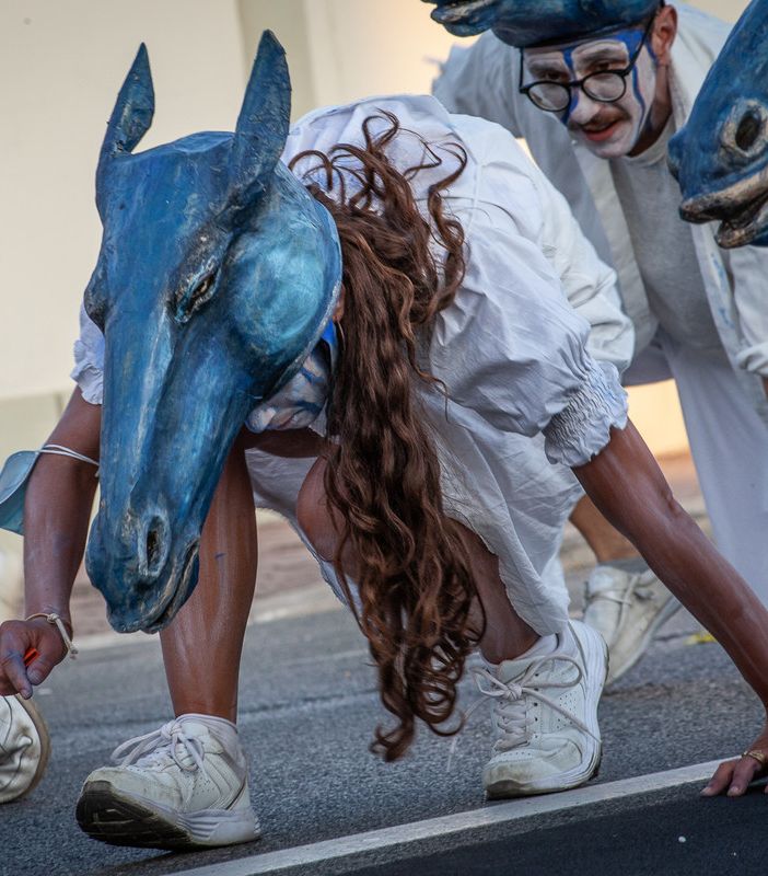 Puppet di carta pesta in sfilata a Venaria e Torino per aprire il Festival Incanti