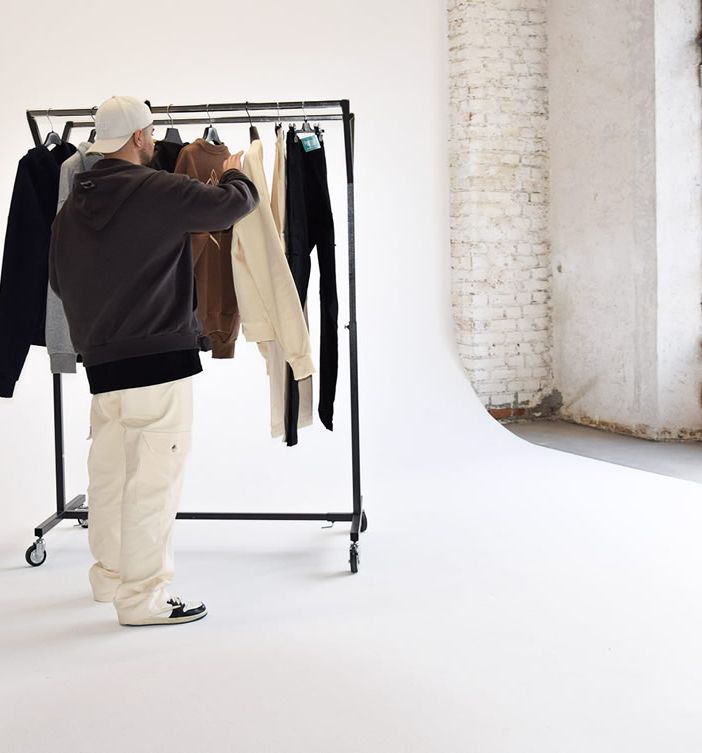 Pantalón Brand, lo streetwear oversize firmato da Gianmarco Losito