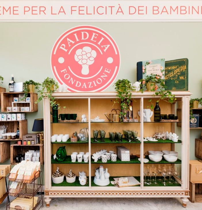 Apre i battenti il Christmas shop di Paideia per aiutare i bimbi più sfortunati