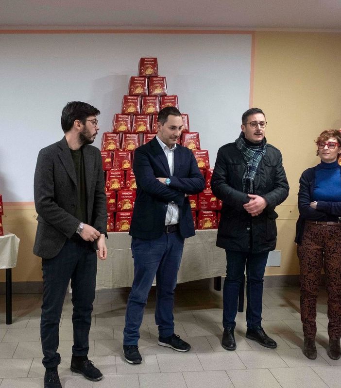 &quot;Panettoni popolari&quot; in Barriera