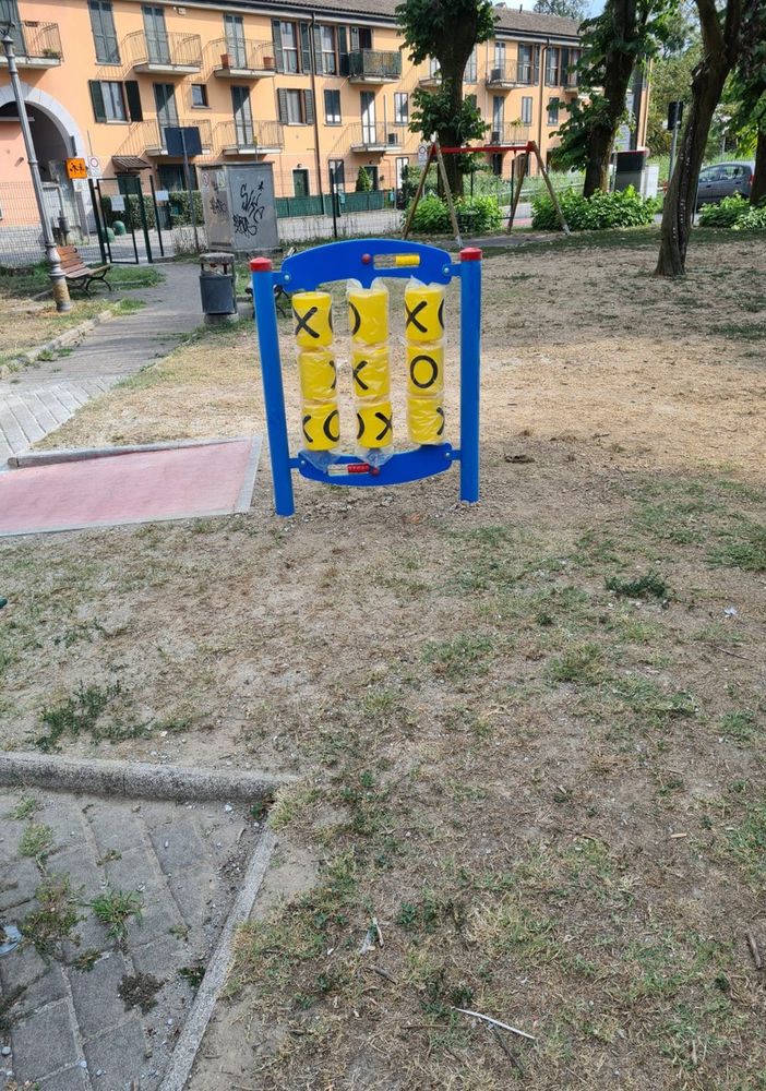 Alla Silvio Pellico due nuove giostre per bimbi disabili