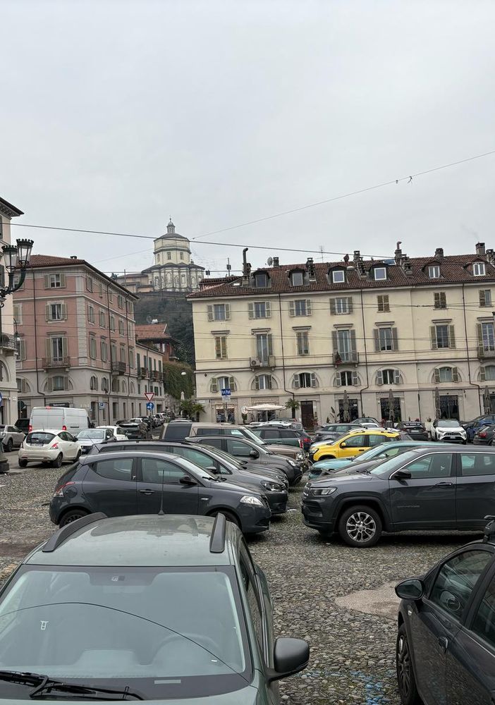Il parcheggio alle spalle della Gran Madre