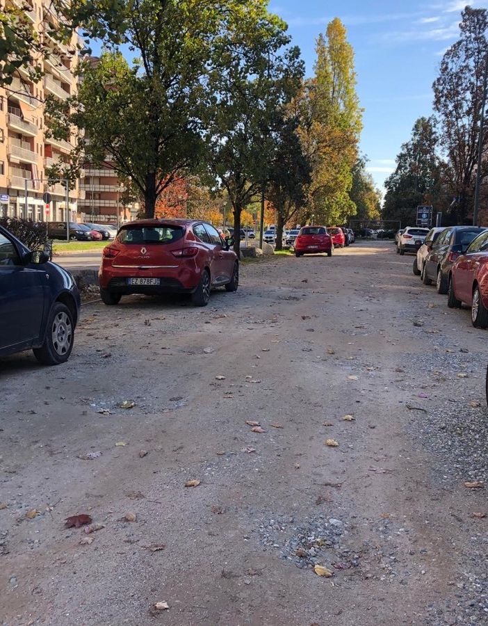 Il parcheggio ridotto a una groviera da 15 anni, ora il Comune prova a studiarne il rilancio