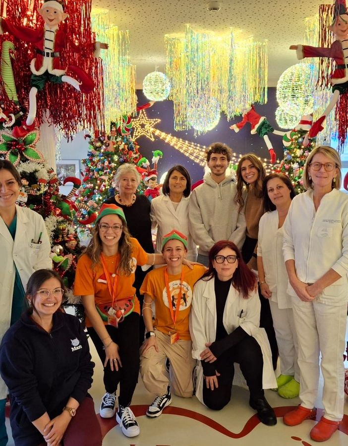 Pecco Bagnaia in visita ai pazienti di Ugi e dell'ospedale infantile Regina Margherita
