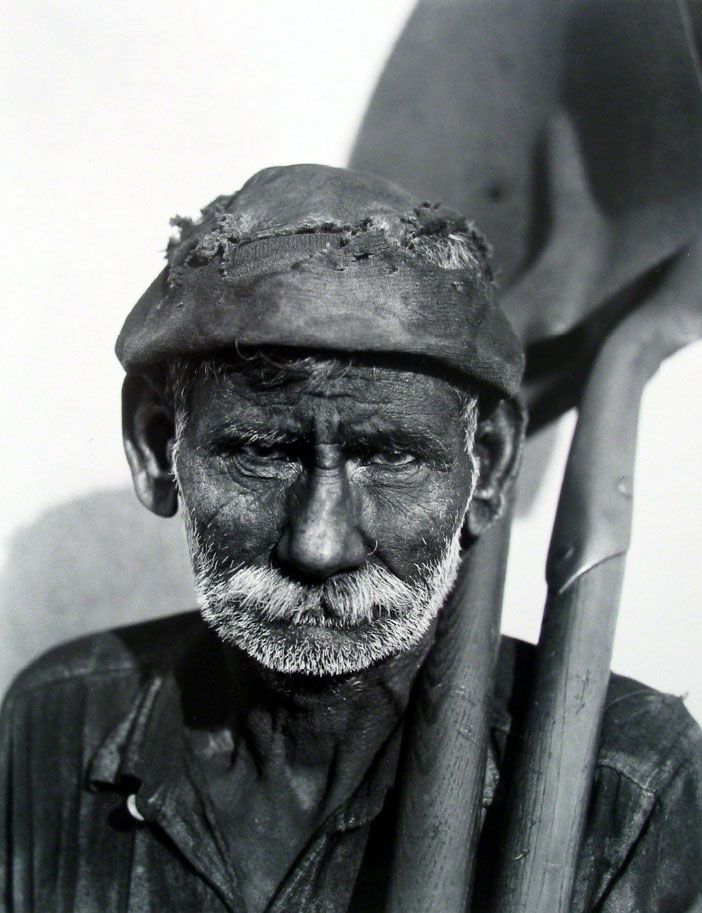 Photo credits: Walker Evans - Coal Dock Worker, Havana, 1932