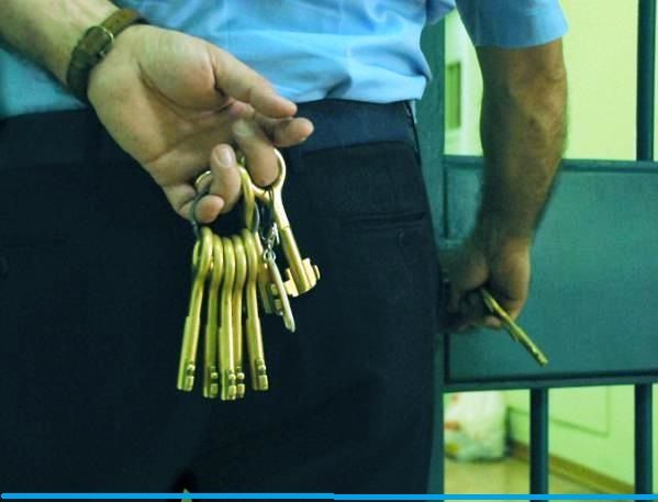 Un detenuto comune aggredisce violentemente due Poliziotti Penitenziari presso la Casa Circondariale di Ivrea