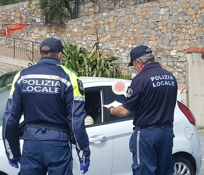 Voleva passare qualche giorno in Riviera: torinese multata di 400 euro a Diano Marina